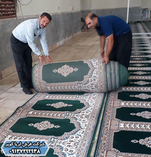 نصب فرش سجاده در مسجد